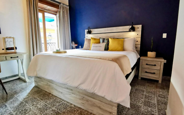 Casa 14 Hotel & Café