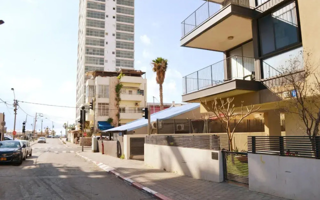 Daniel Ivoire in Tel Aviv-yafo