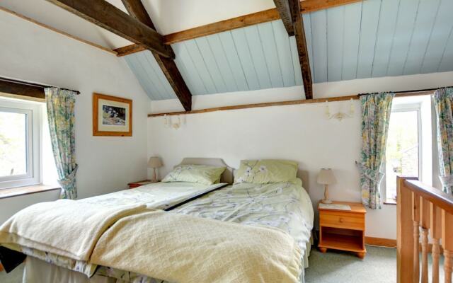 Quaint Holiday Home in Whitland With Garden