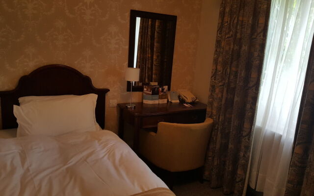 Mercure White Hart Hotel Salisbury and Apartments