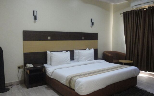 Caesar's Court Hotel and Suites