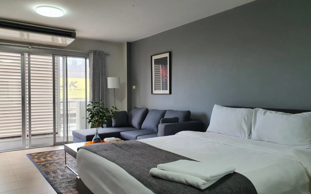Sathorn Terrace Apartment