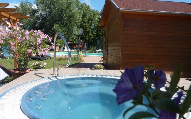 Zsanett Hotel