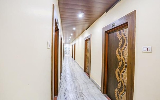 Fabhotel Shivam Palace