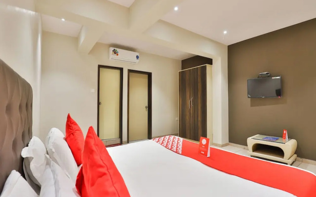 OYO 16122 Hotel Navya Palace