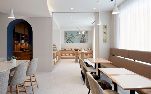 Holiday Inn & Suites Montreal Airport by IHG