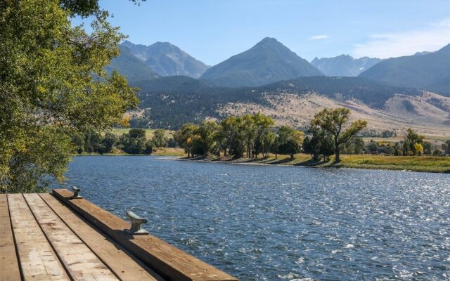 PV - Yellowstone River Retreat