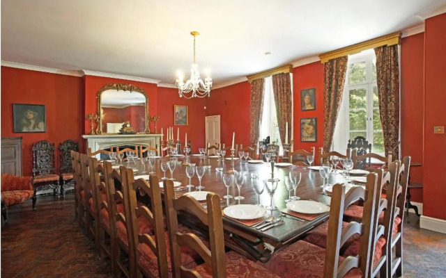 Newcourt Manor