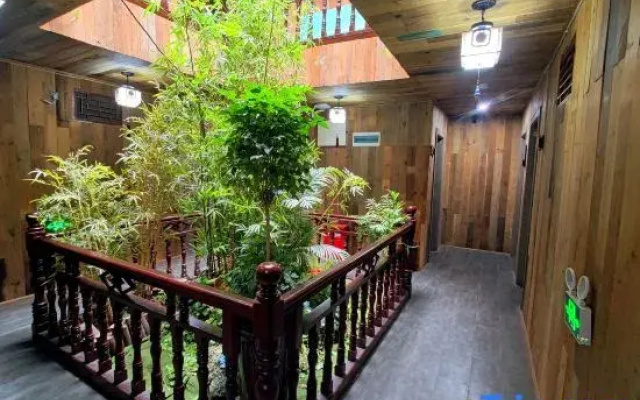 Phoenix Ancient City Biancheng Meet Inn