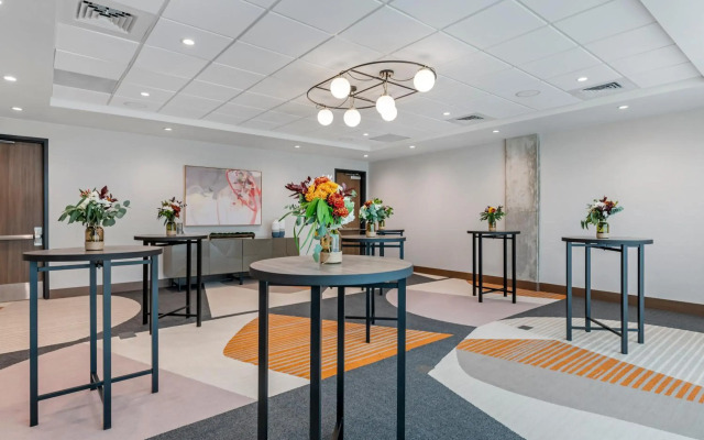 Cambria Hotel Austin Downtown