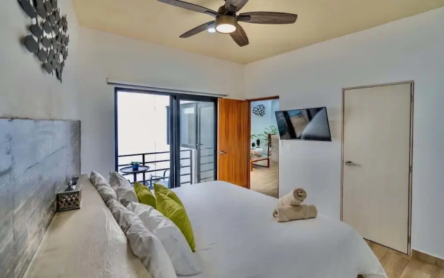 3br. Exclusive TH W/spacious Roof & Private Pool