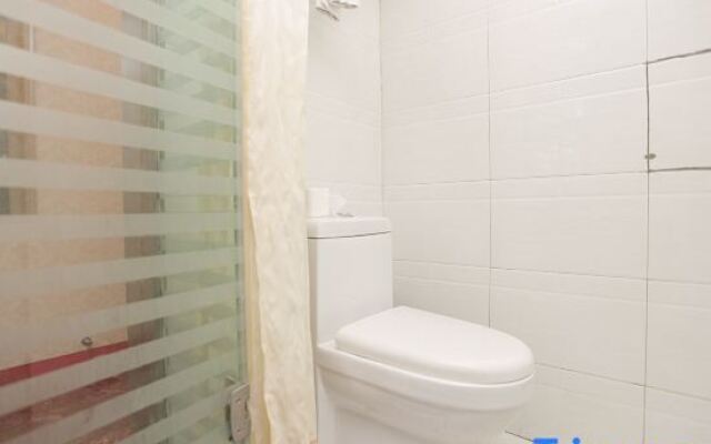 Jinpeng Business Hotel (Luoyang Railway Station Yingtianmen Subway Station Store)