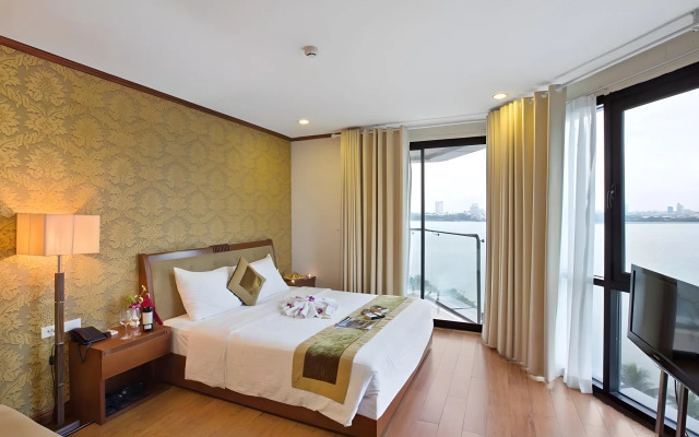 Sunset Westlake Hanoi Hotel