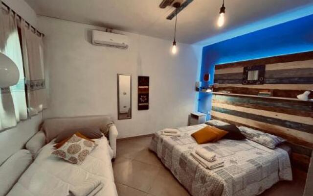 Iknos Guest House