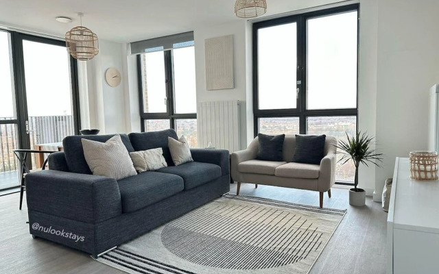 Beautiful 2 Bed Penthouse With Balcony Views Ldn