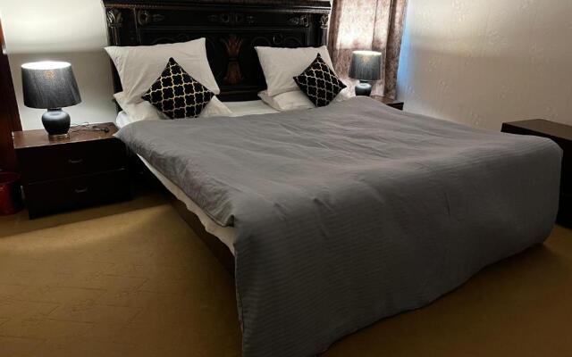 3 Bedroom House in main blue area f-6