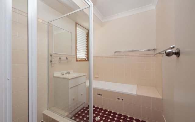 Beachcomber at Fingal Bay