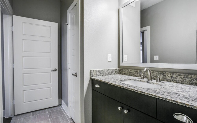 Frisco beautifully furnished 2 br apt
