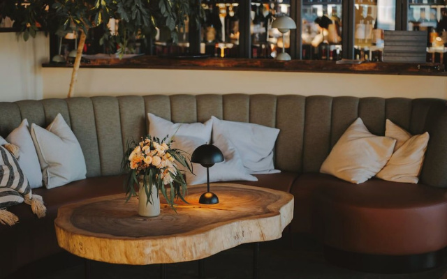 Season Hotel