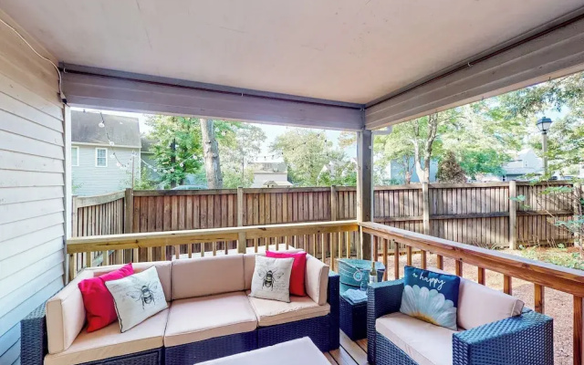 3BR Dog-friendly Retreat w/ Fireplace & Patio