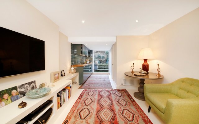 Stunning 2 Bedroom Apartment With Garden in Notting Hill