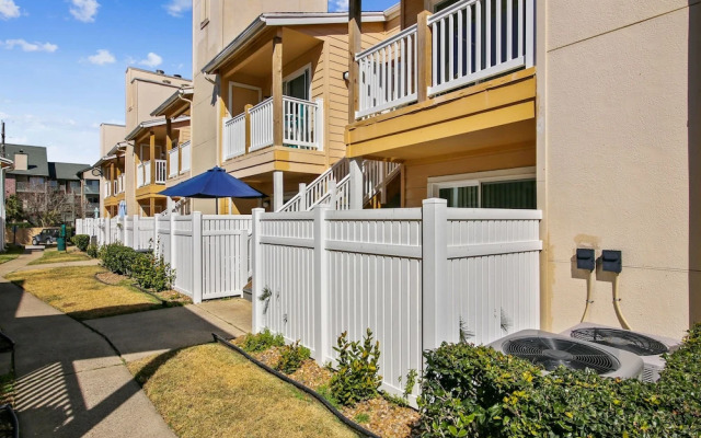 Palms at Cove View 1011-birder's Delight