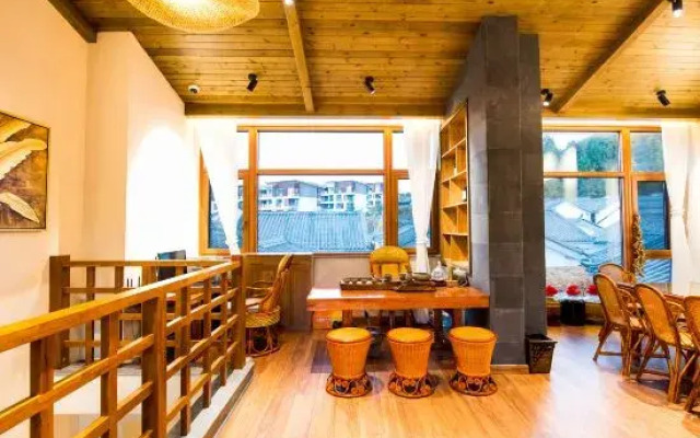 Mayu Qishe Hot Spring Holiday Hotel