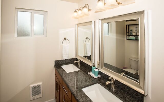 Crockett Rocket - Heart of Seattle - Sleeps 12