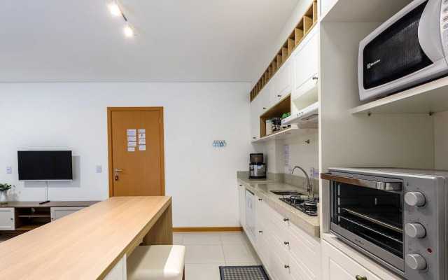 Modern apt With Pool Near the Beach Avr0203