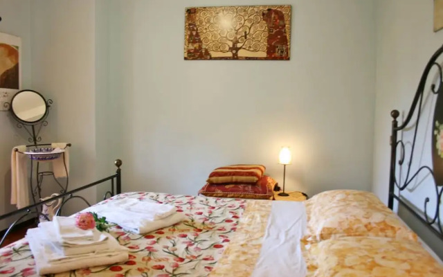 Beautiful private villa with WIFI, private pool, TV, pets allowed and parking, close to Arezzo