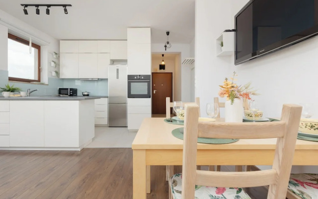 Spacious Apartment + Parking by Renters