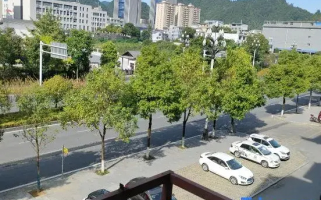 Jishou Penglai Inn