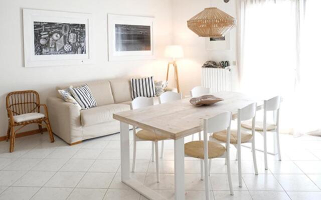 Sunny Apartment On The Sea
