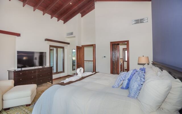 Pristine Bay 4033 4 Bedroom Home by RedAwning