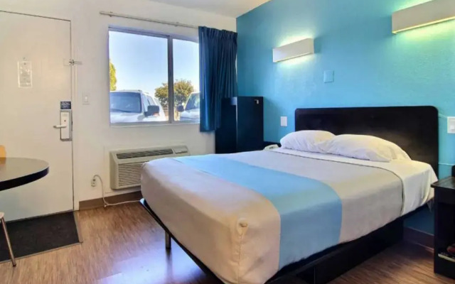 Motel 6 Carlsbad, NM