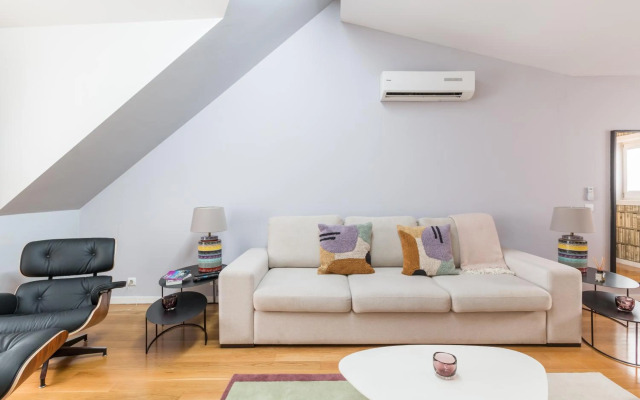 Baixa-Chiado Library Loft