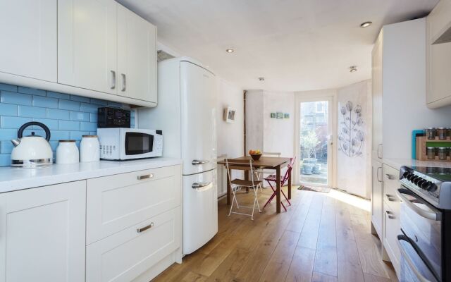 Veeve - House of Clouds