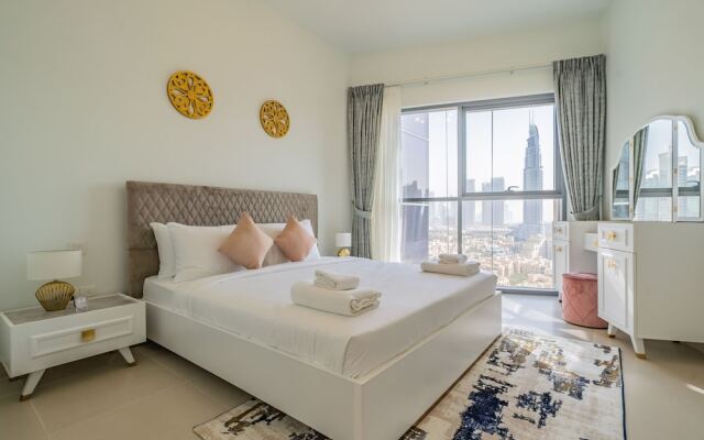 Glamorous Apartment Facing Burj Khalifa