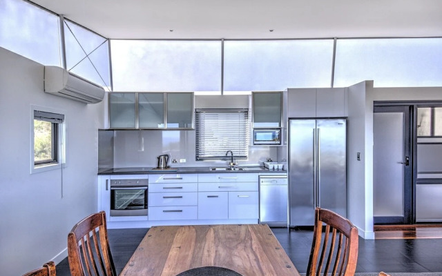 Freycinet Beach Apartments