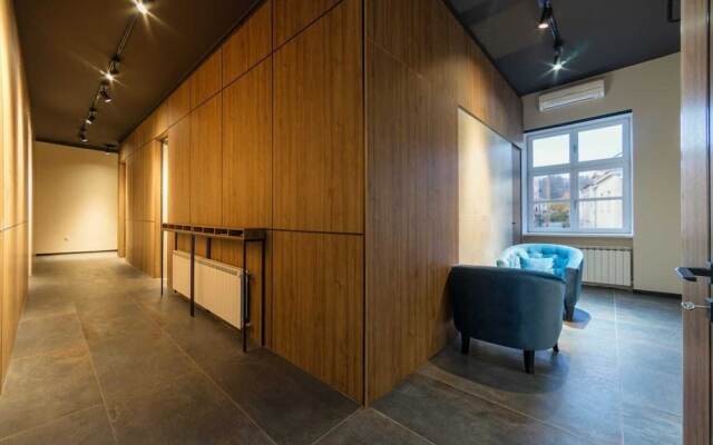 Dezman Luxury Center