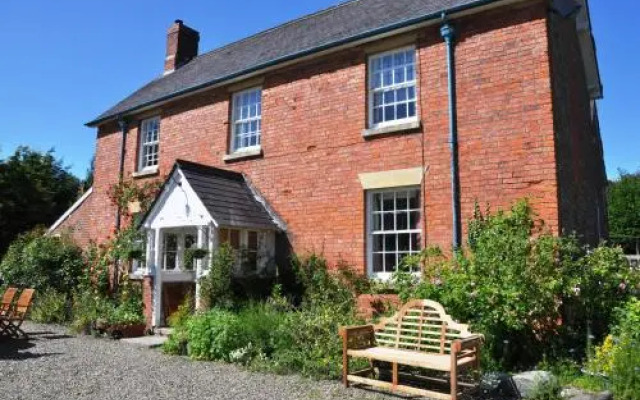 The Farm Snead Bed & Breakfast