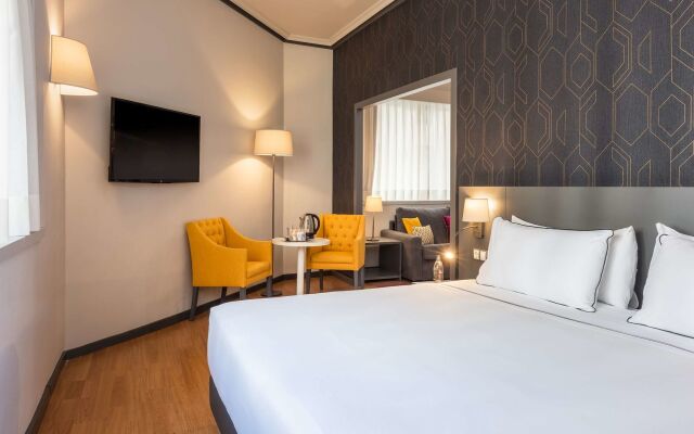 Hotel Madrid Plaza de España Affiliated by Meliá