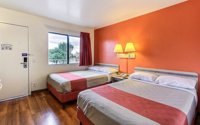 Motel 6 Salinas South - Monterey Area