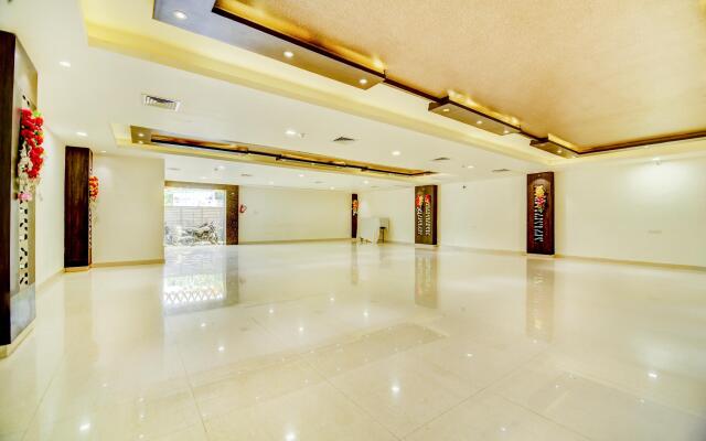Fabhotel Solitaire Inn