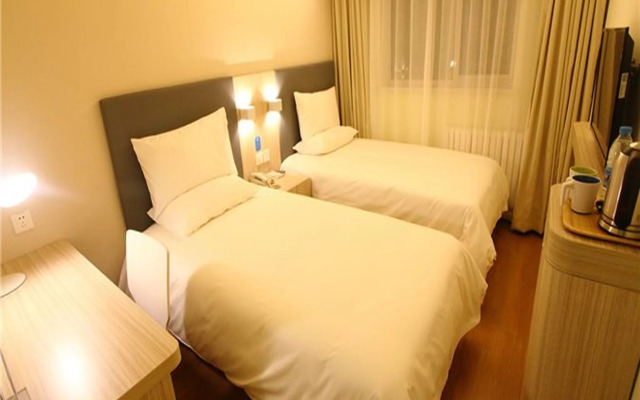 Hanting Hotel(South of Railway Station You'anmen B