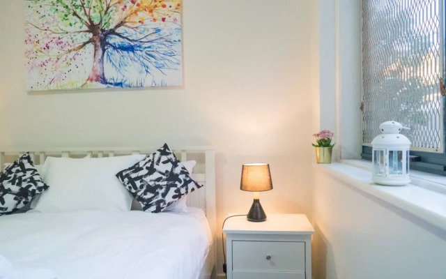 Comfortable New 2 Bedroom Apartment by St Kilda Pier