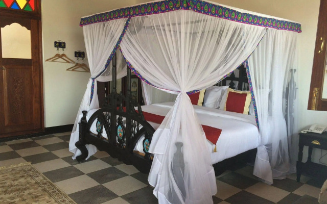 Dhow Palace Hotel