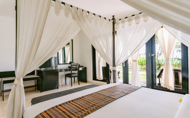 Legong Keraton Beach Hotel – Guest Rooms – Bali