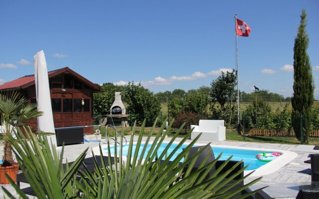 Studio in Bevaix, With Pool Access, Enclosed Garden and Wifi