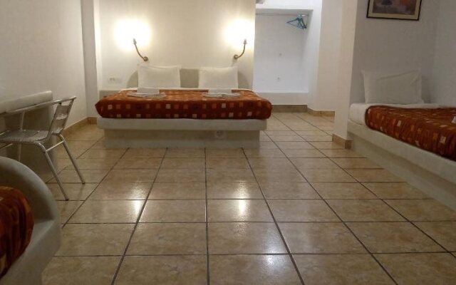 Fira Calm Hotel